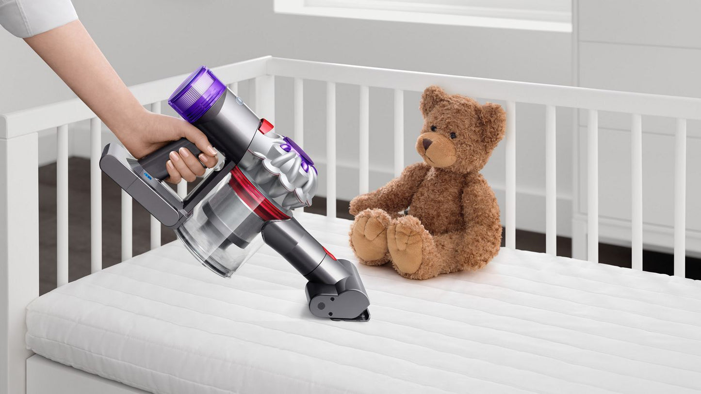 https://dyson-h.assetsadobe2.com/is/image/content/dam/dyson/products/vacuum-cleaners-category/handhelds/car-boat/pdp/gellery/Car-Boat_V8_Handheld_PDP_Gallery_8.jpg